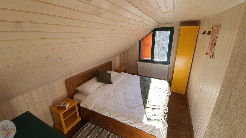 Cabană de vânzare-complet utilată, ideală pentru regim hotelier. - Poză 13