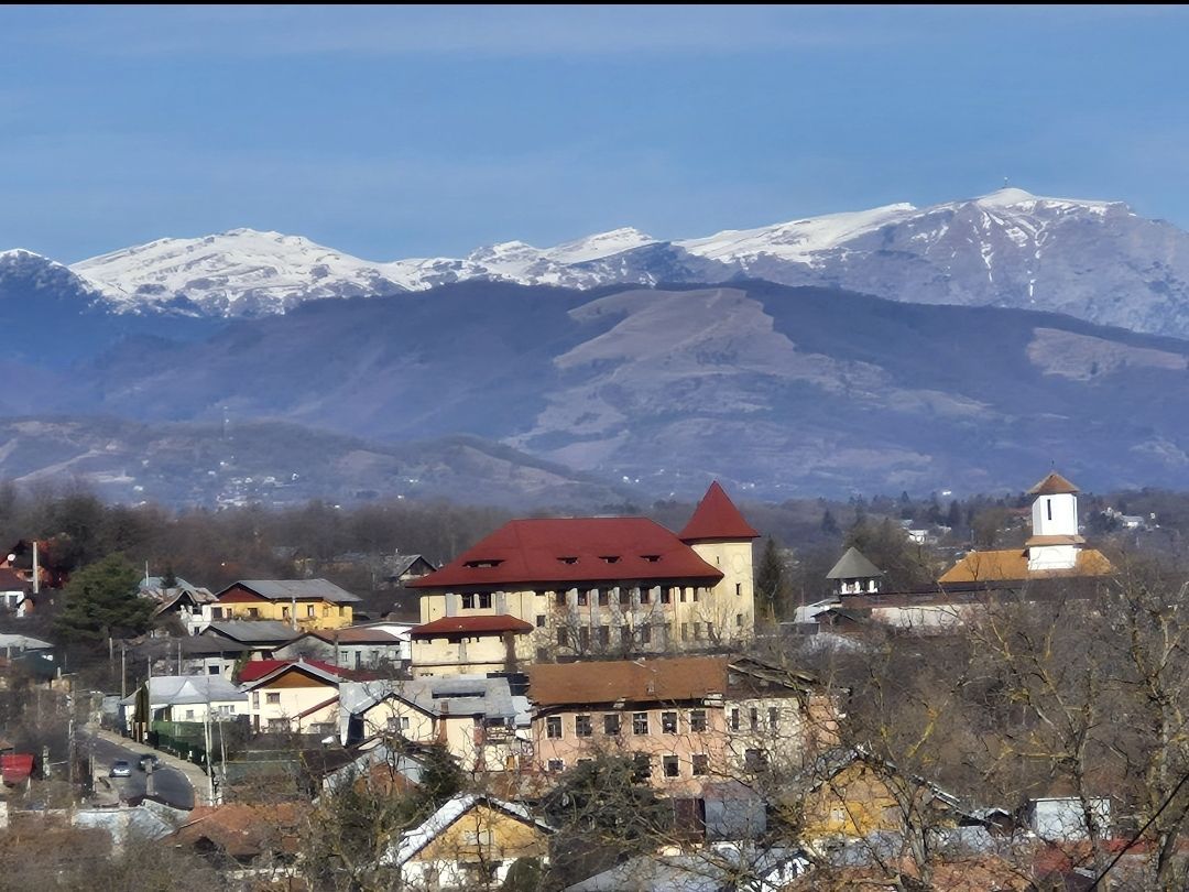 Teren intravilan 3526 mp cu vedere superba catre munte! - Poză 1