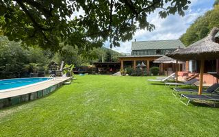 Proprietate cu front la rau si piscina exterioara in Baisoara - Poză 1