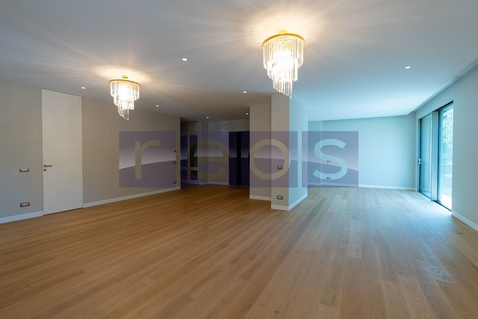 APARTAMENT ZAMBACCIAN PREMIUM | 200 MP 4 CAMERE| LOC PARCARE - Poză 1