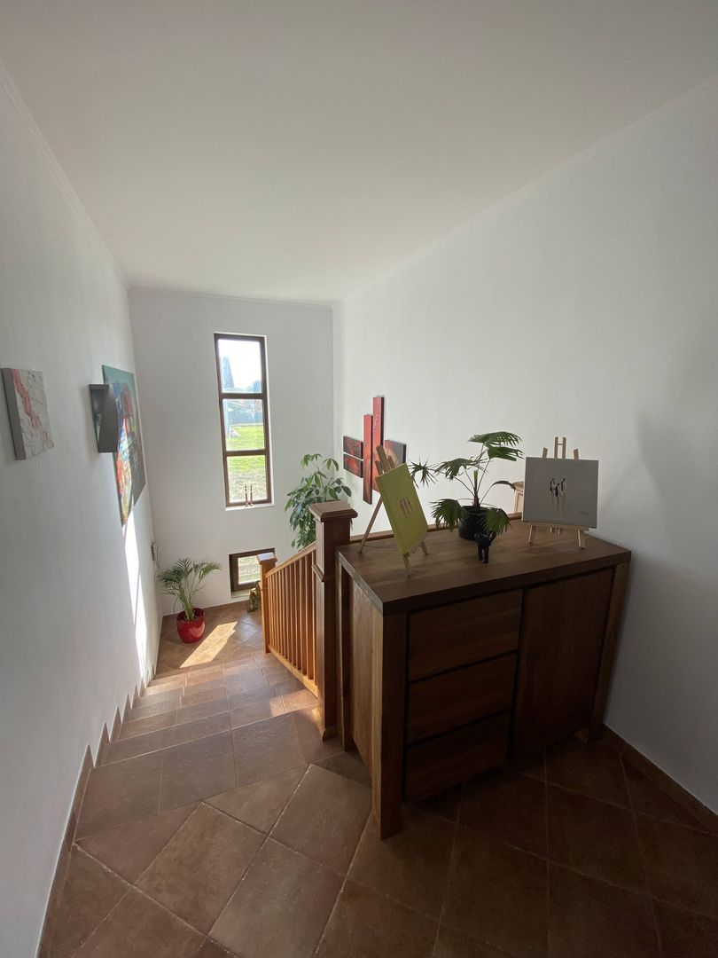 VILA  - ARADULUI. -British - Poză 14