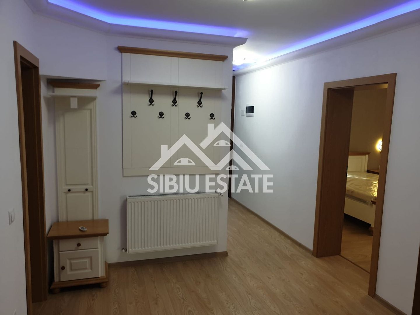 Apartament modern de inchiriat 3 camere, curte, garaj  Zona Sub Arini - Poză 8