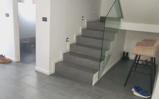 Casă superbă, modernă și complet mobilată - Poză 7