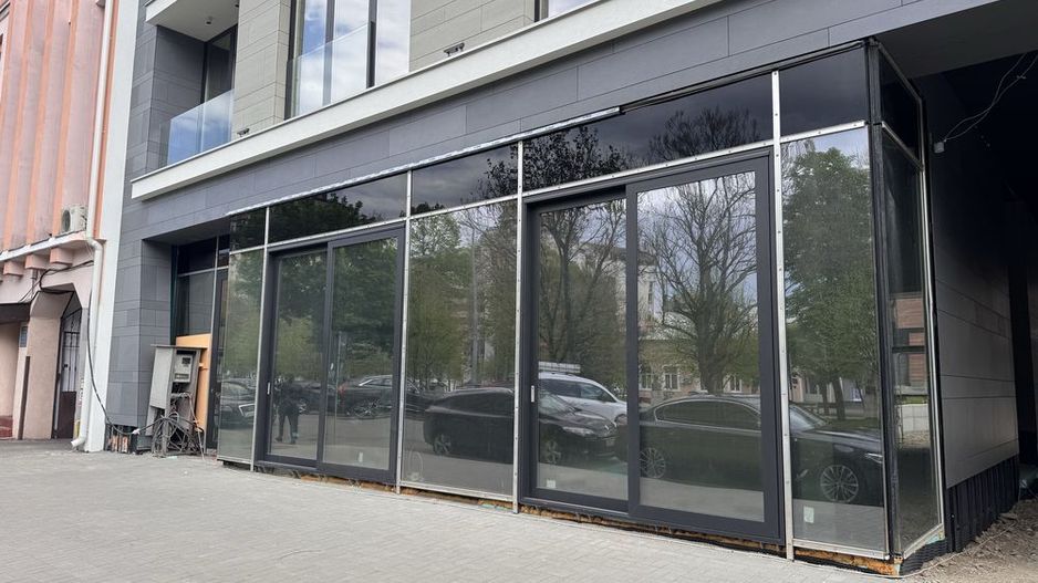 Inchiriez spatiu comerical in zona 0, bloc  VERSUS - Poză 2