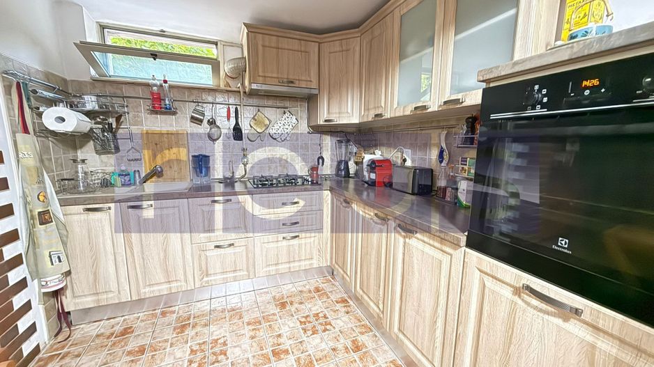 VILA DE VÂNZARE | 6 CAMERE CURTE PROPRIE 200 MP | ZONA CENTRALĂ - Poză 9