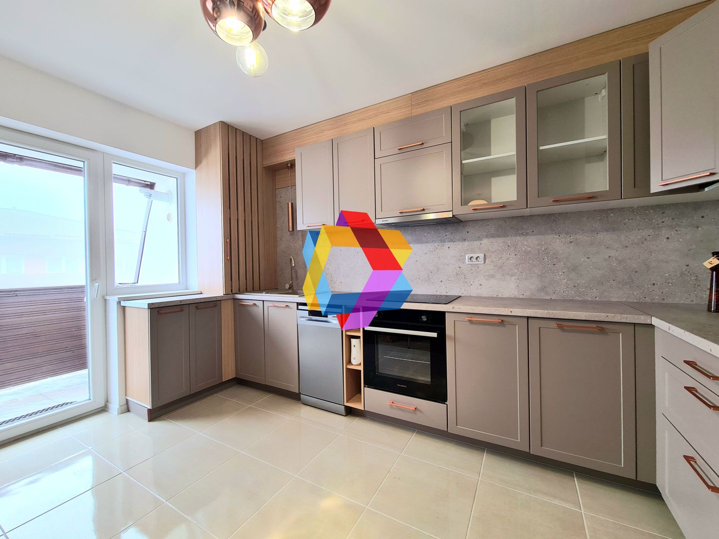 Apartament doua camere de vanzare - Sub Cetate - Sânpetru - Poză 1