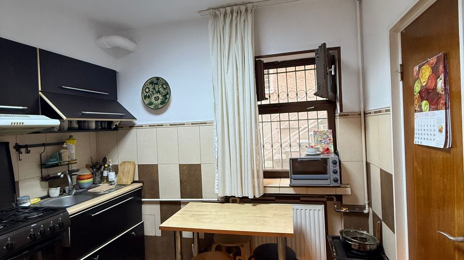 De vanzare 4 camere, curte exclusivă 250 mp, Str. Uruguay - Bucuresti - Poză 13