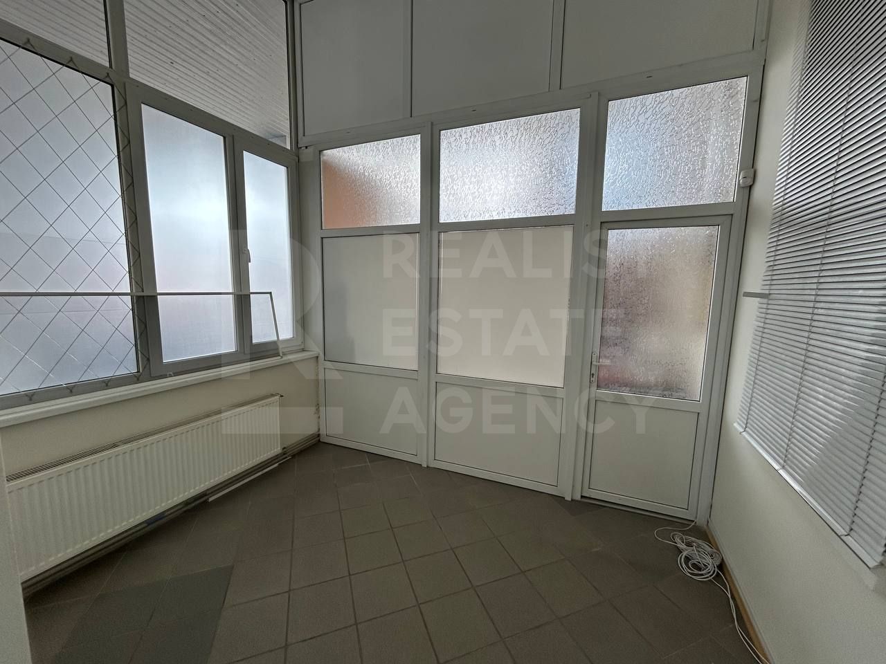 Chirie, spațiu comercial, 47 mp str. Ștefan cel Mare, Bălți - Poză 8