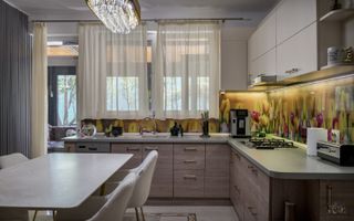 Vilă renovată P+1+M  | Foișor vitrat, grădină și jacuzzi - Poză 9