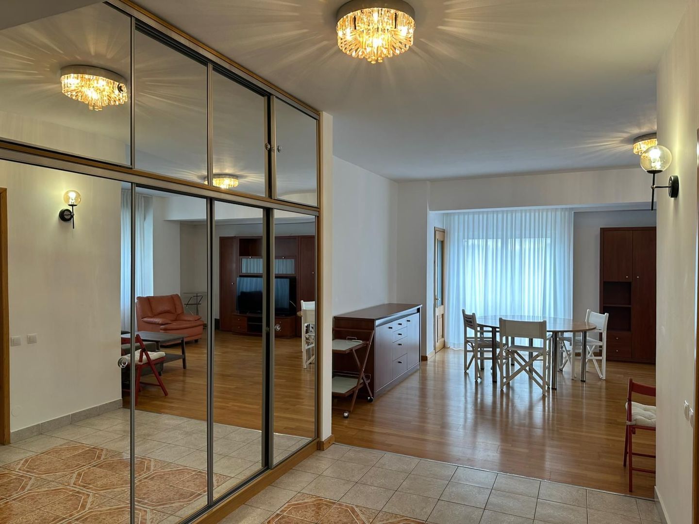 Inchiriere 2 camere, zona exclusivista Herastrau/Arcul de Triumf - Poză 1