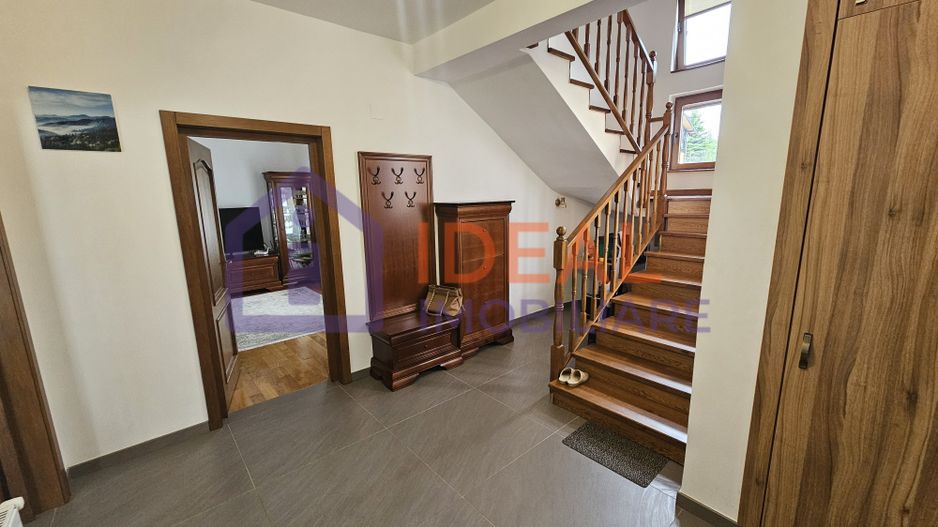 Casă deosebită, cu 5 camere, cu teren de 1132 mp – Cisnădioara - Poză 14