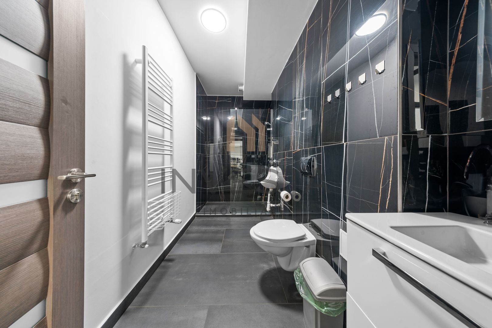 Cladire birouri moderna, 500 mp, parcare si curte zona Republicii - Poză 10