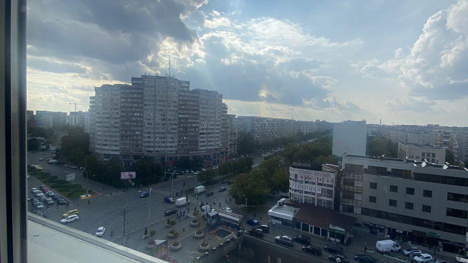 Apartament spatios, trei camere, Lujerului - Poză 1