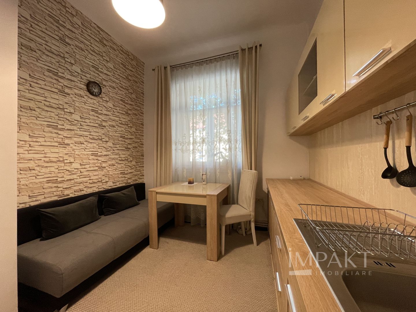 Apartament cu o cameră în zona centrala! - Poză 7