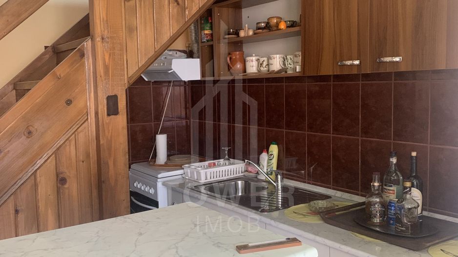 Casă în centrul Cisnădioarei cu 243mp de locuit și teren de 936mp - Poză 14