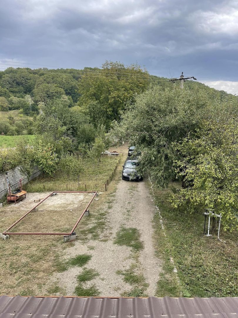 Casa de Vanzare la 10 km de Onesti - Poză 2