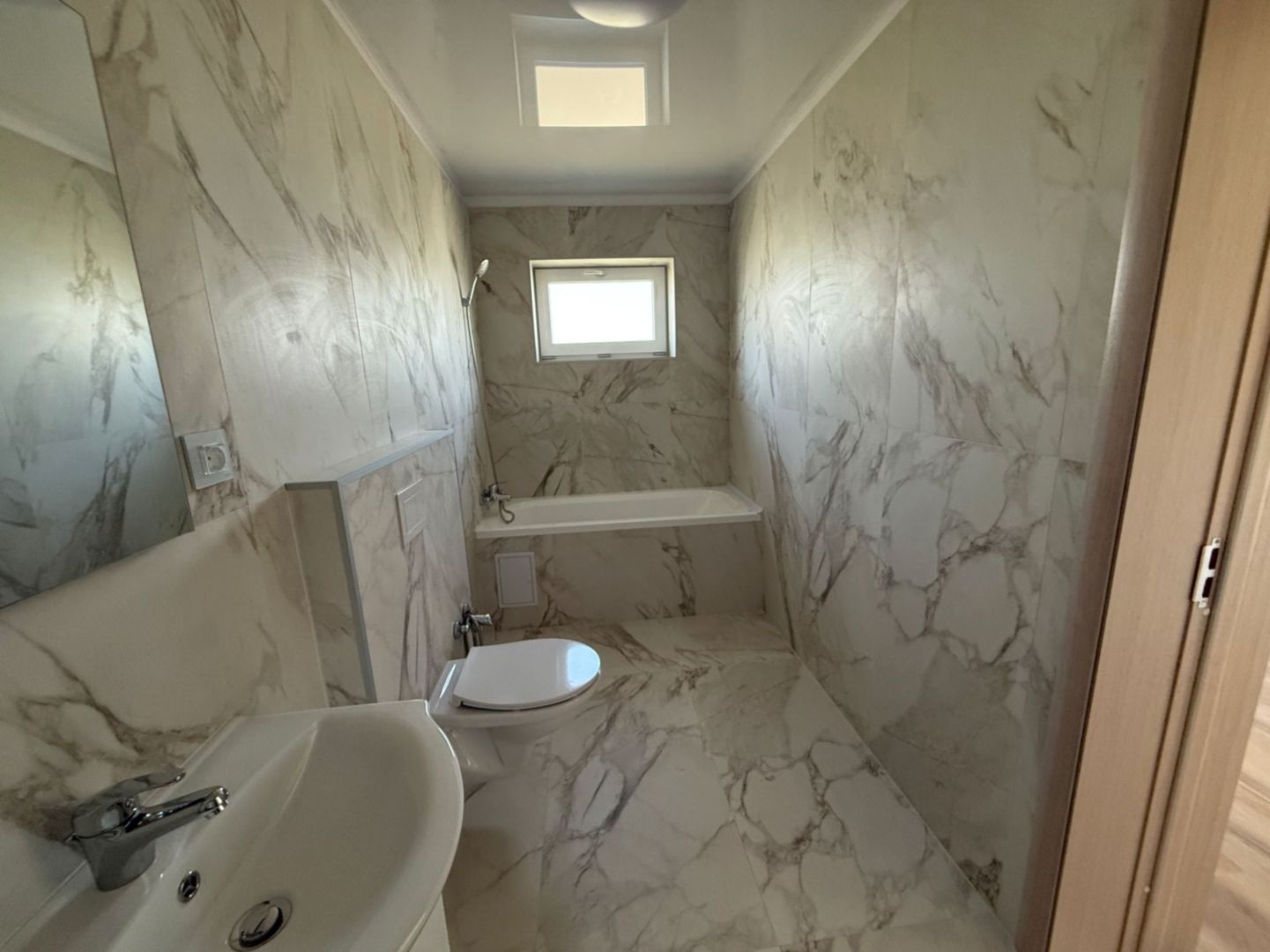 Casa/Vila cu 4 camere de vânzare - Izvor,Tărlungeni - Poză 13