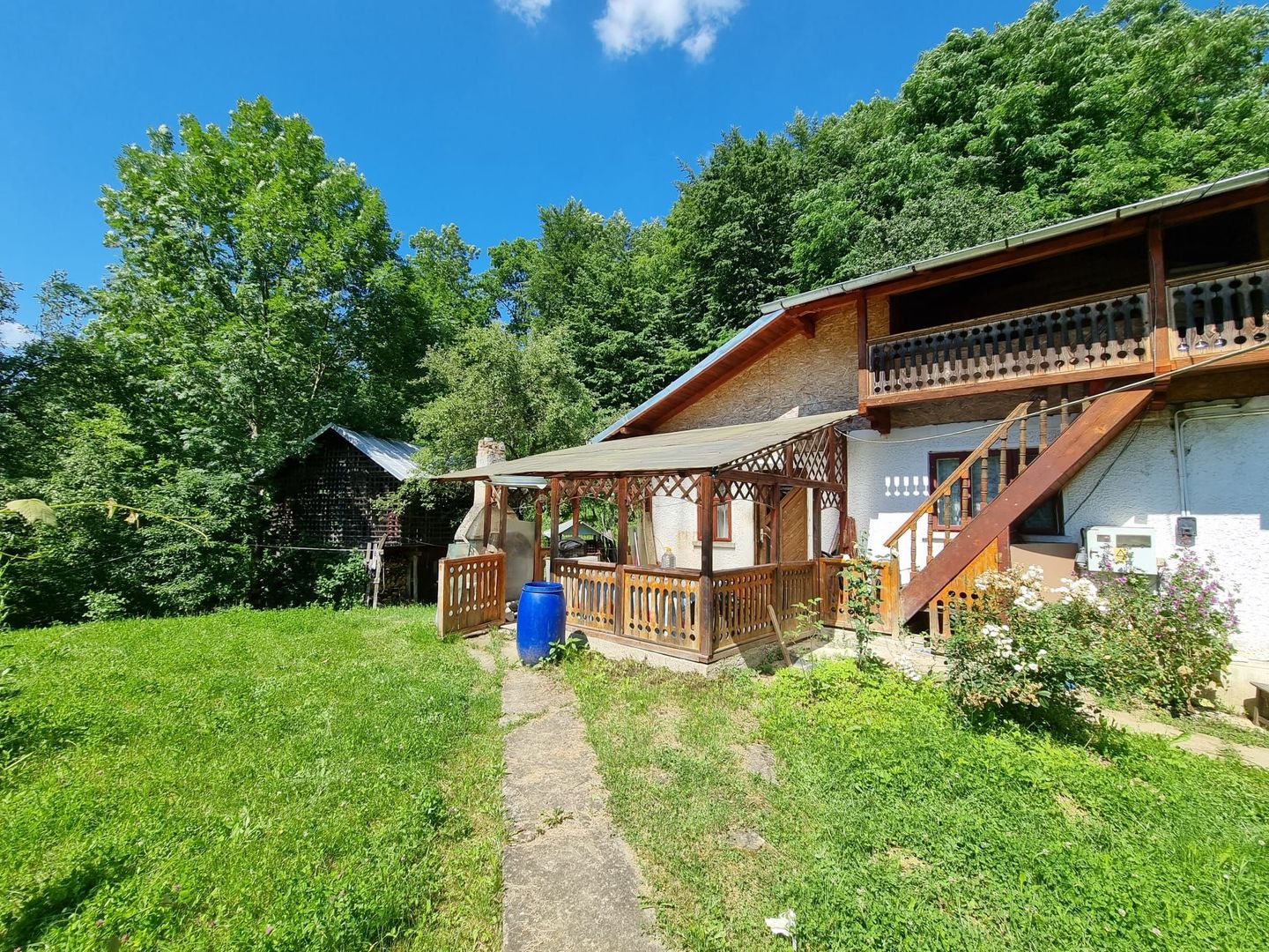 Casa de la marginea padurii! - Poză 1