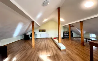 Casa spațioasă, cu teren generos, zona liniștită - in Braytim - Poză 21