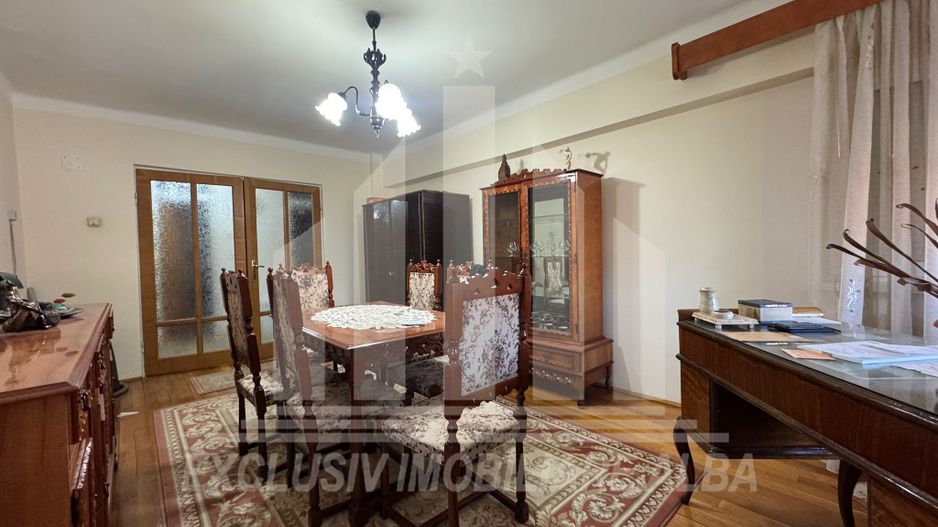 Apartament cu 3 camere decomandate, etaj 2, Centru - Poză 1