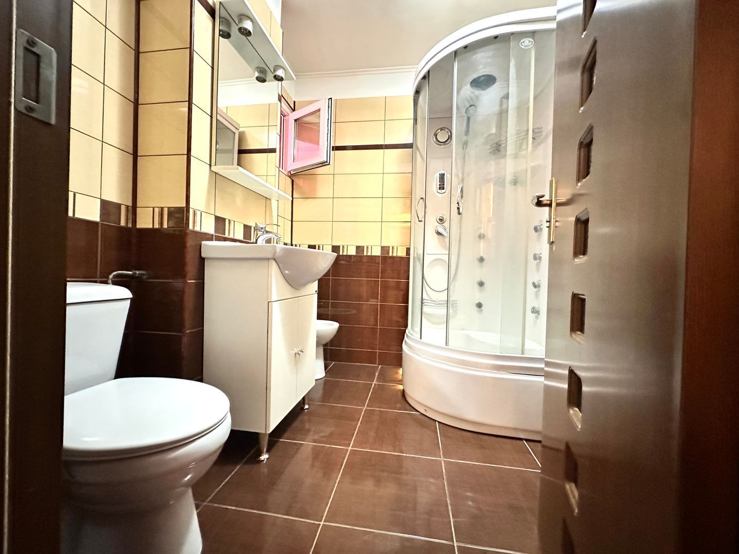 Apartament 3 camere zona Tractoru cu loc de parcare si boxa - Poză 13
