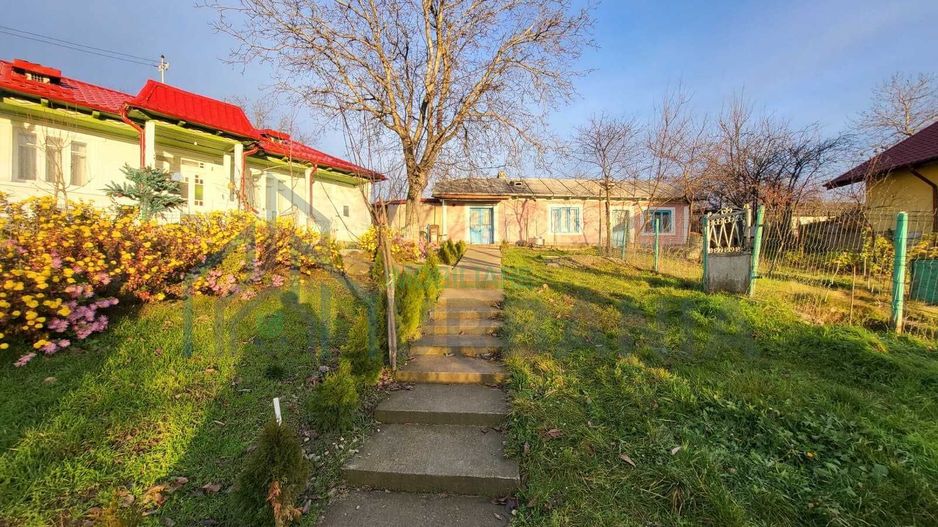 Casă și teren 1700 mp în Orzeni, Holboca (Iași) - Poză 1