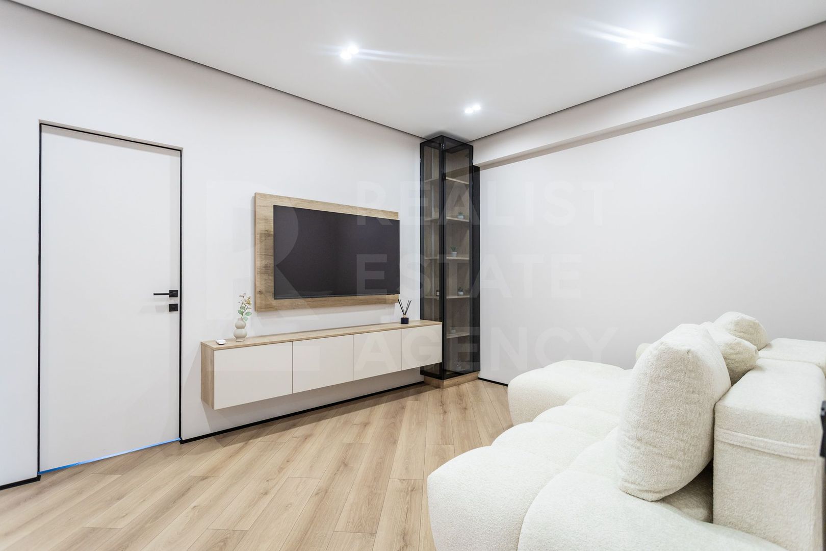 Vânzare, apartament 2 camere, 67.2 mp, str. Mihail Sadoveanu, Ciocana - Poză 9
