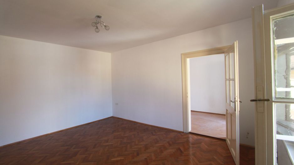 Casa singur in curte-zona Girocului - Poză 4