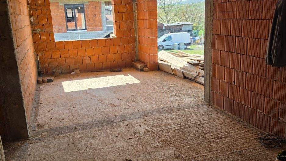 Casă la roșu în localitatea Cheriu - Poză 3