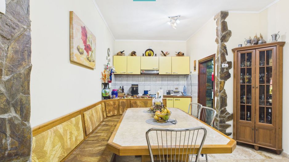 Casă și clădire de apartamente la Orțișoara - Poză 38