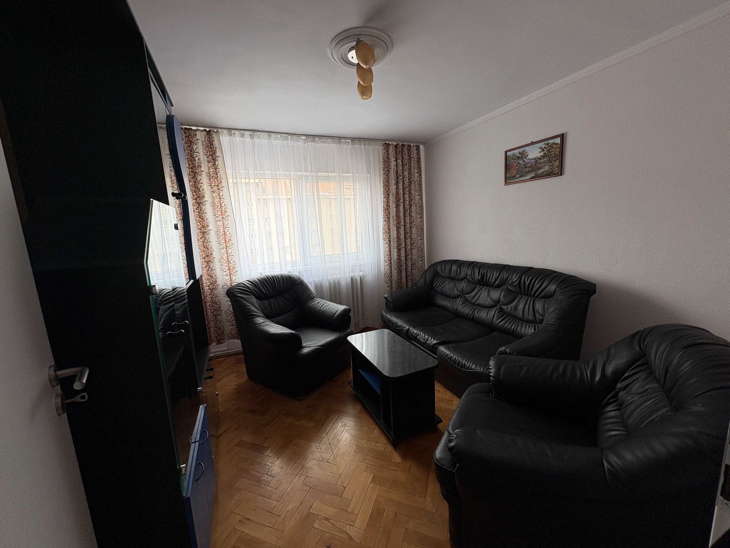 Apartament cu 3 camere de inchiriat in Centru - Poză 1