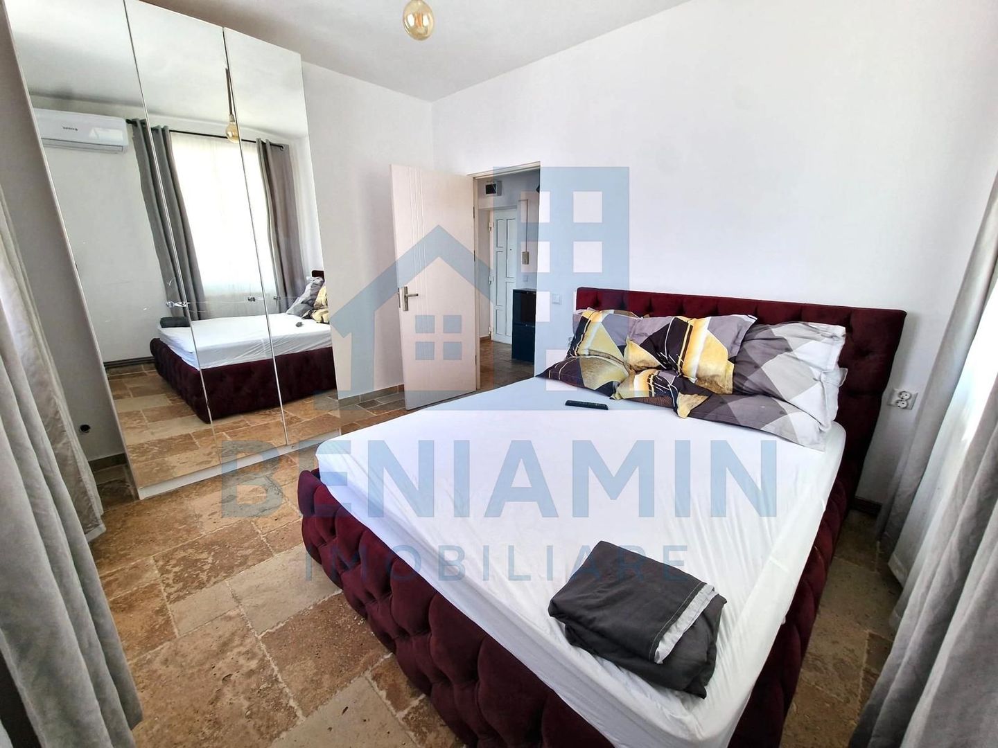 2 decomandat - centrala proprie - mobilat - utilat - English Park - Poză 1