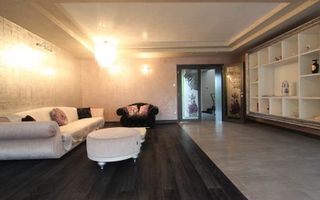 Casă / Vilă cu 7 camere în zona Lipovei - Poză 1