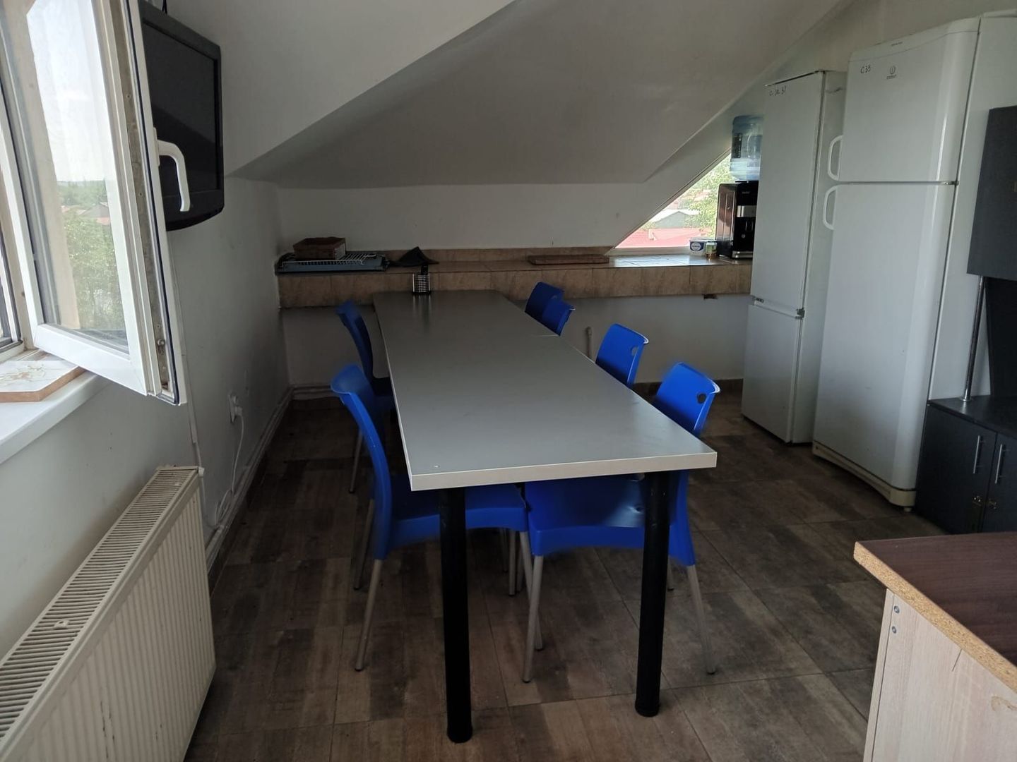 Etaj de inchiriat/ camere+ bai/bucatarie/spalatorie - Poză 22