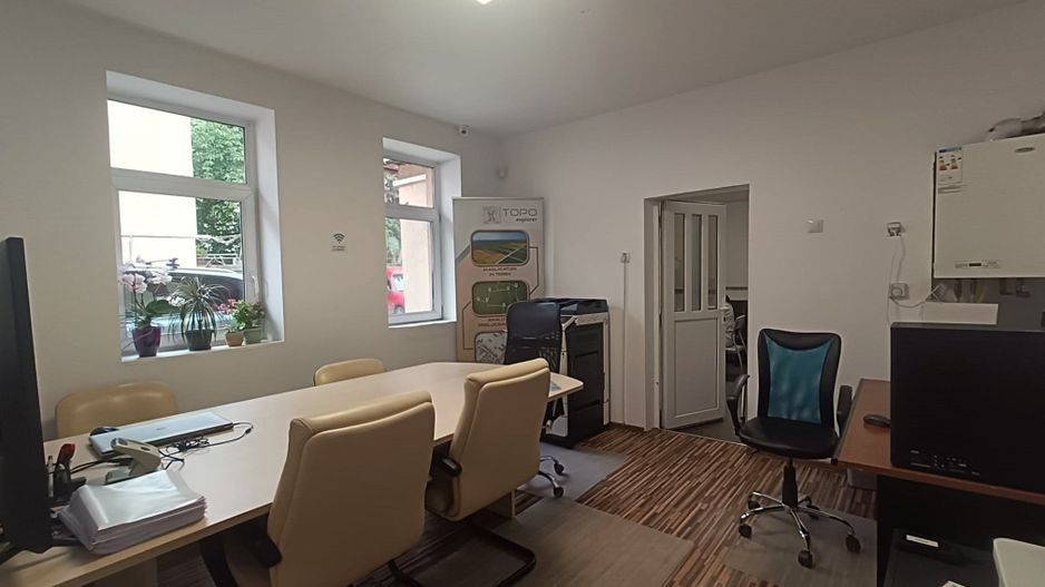 Spatiu de birou la casa cu parcari - Poză 1