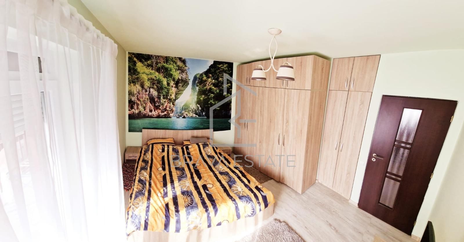 Apartament 3 camere, 2 balcoane ,parcare, zona Terra - Poză 4