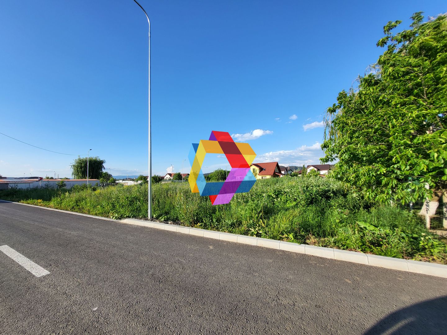 Teren autorizabil rapid cu asfalt și iluminat public - 685 mp - Poză 2