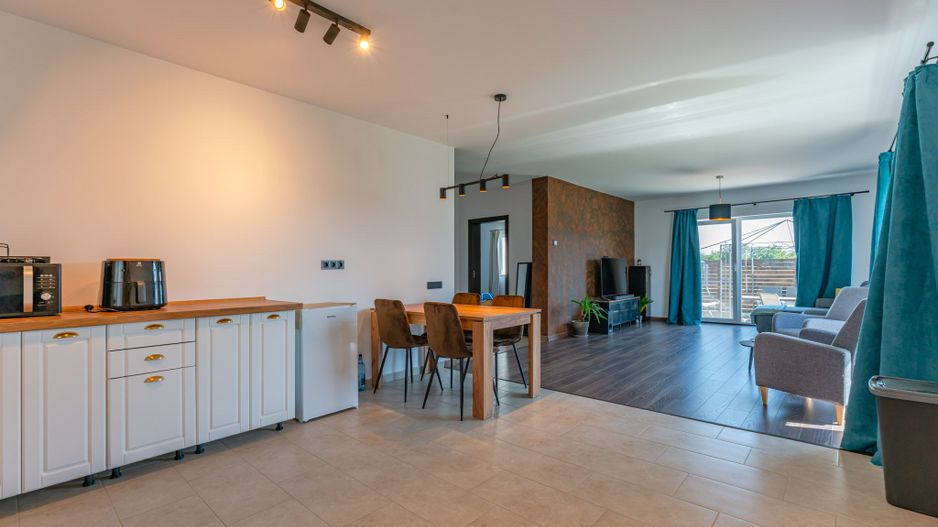 Casă Individuală de Închiriat, Încălzire în Pardoseală, Teren 400 mp - Poză 5