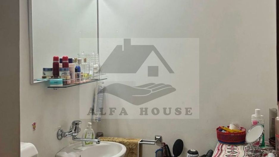 Apartament cu trei camere,  zona Racadau ,83 mp , etaj intermediar - Poză 9