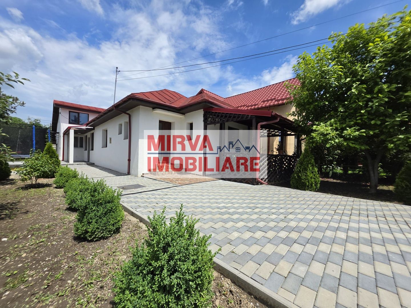 🏡 Casă renovată cu 6 camere, teren 557 mp – Berceni, Prahova - Poză 1