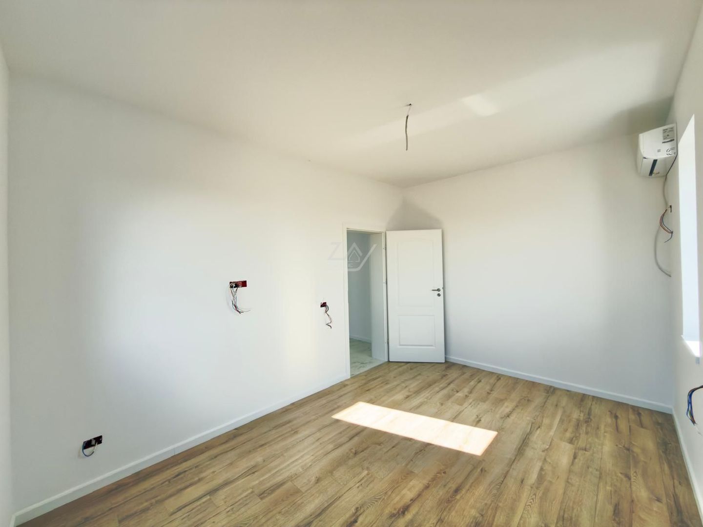 Apartament tip Penthouse. Bloc finalizat. Toate utilitatile. - Poză 5