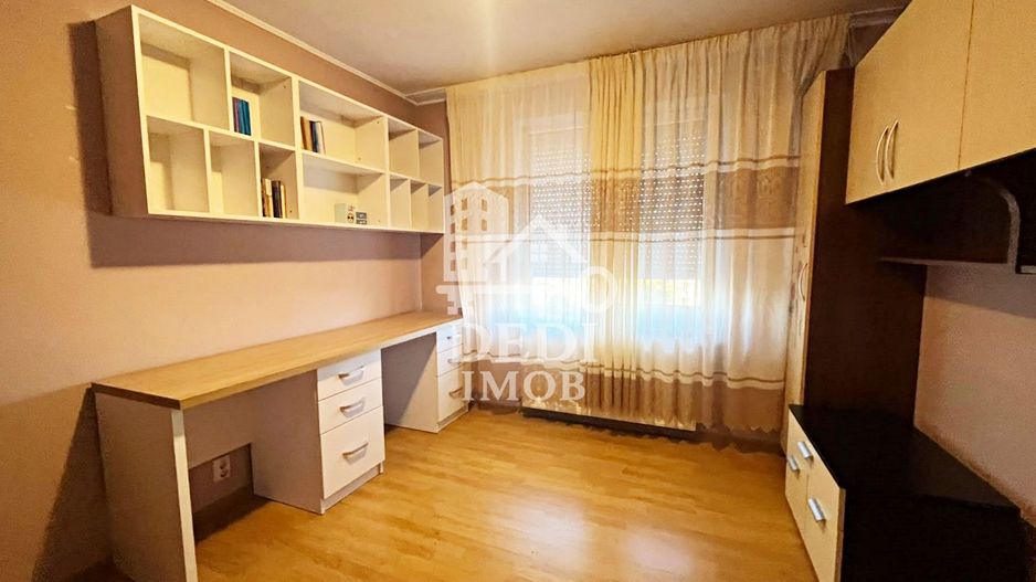 Apartament 3 camere de vanzare in zona Rogerius, Oradea - Poză 6