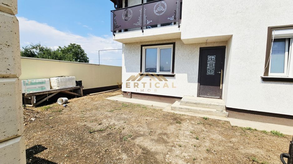 Vila 4 camere | 2 bai | teren 200 mp | Centru comuna - Poză 2