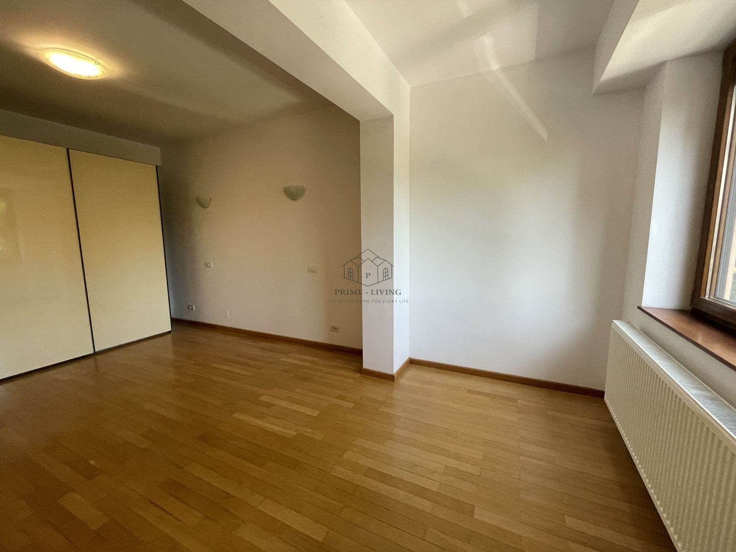 VILA CU 5 DORMITOARE IN COMPLEX REZIDENTIAL - Poză 13