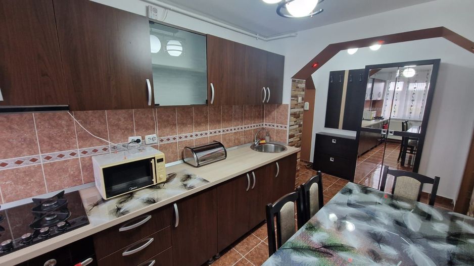 Inchiriez apartament 3 camere Muzeu - Poză 2