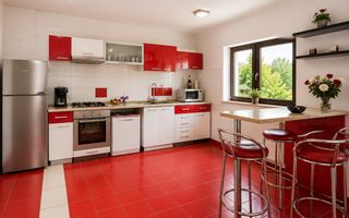 Casă individuală | 160 mp utili | 560 mp teren | Vizavi de intrarea în - Poză 2