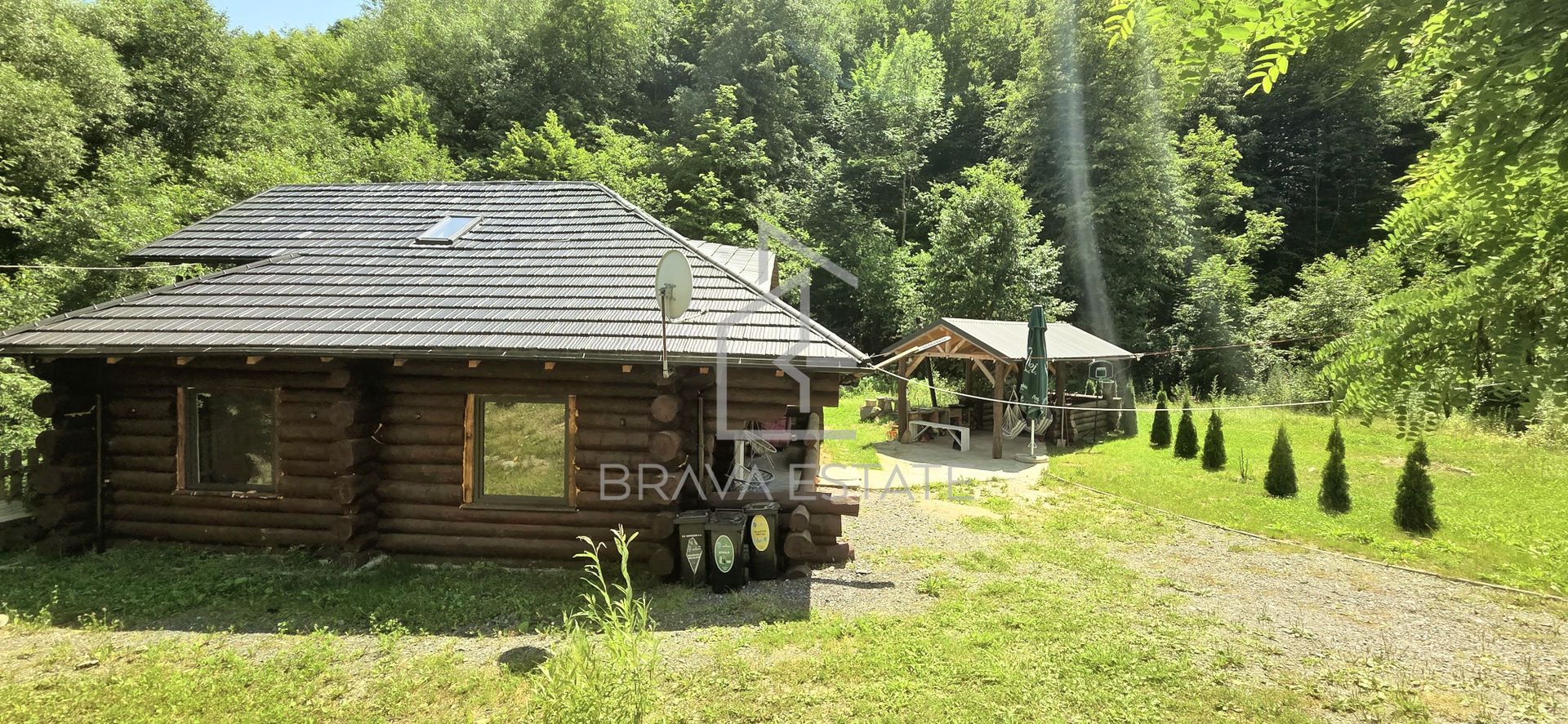 Cabană din lemn rotund, 210mp, ciubăr, jacuzzi, foișor, localitatea Băișoara - Poză 3