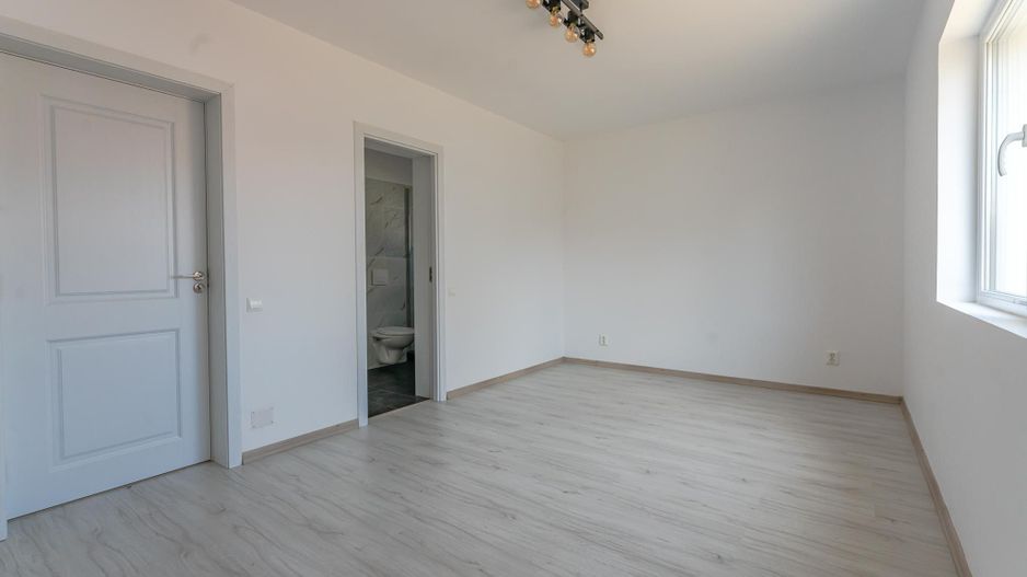 Casa de închiriat în Sânpetru - bucatarie mobilata si utilata - Poză 13