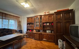 Apartament cu 3 camere decomandate, Cetate - etaj 1 - Poză 2