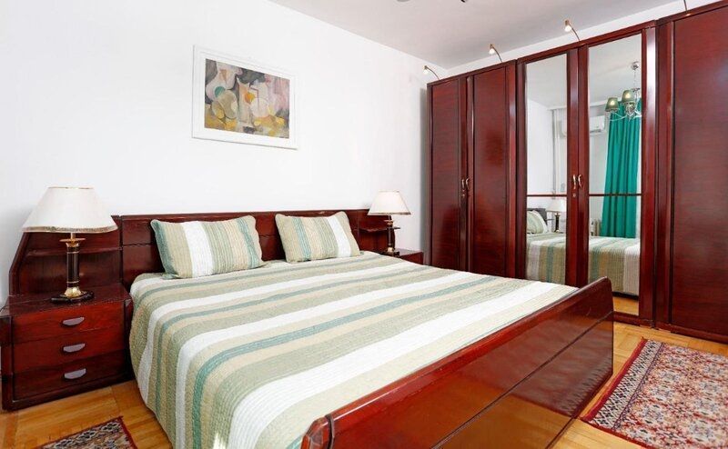 Piata Victoriei, Buzesti - Poză 6